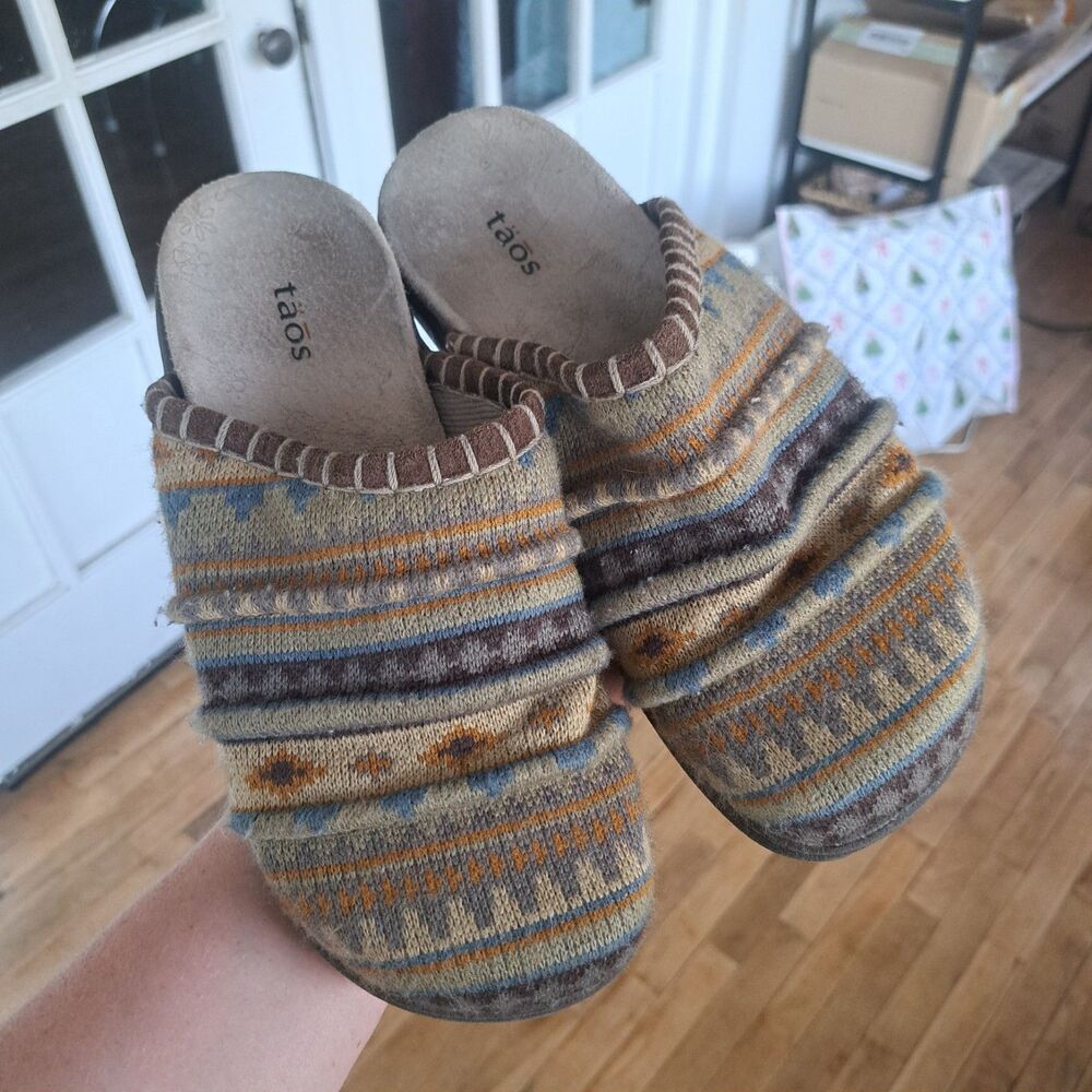 TAOS Tabitha Slip-on Sweater Knit Clog Mules Aztec Print Size 9 Casual Shoes